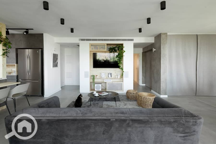 3 42447-livingroomwithc. jpg