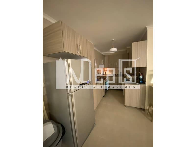 10 e294e771-2ead-45c3-957a-238424c23cc1. jpg