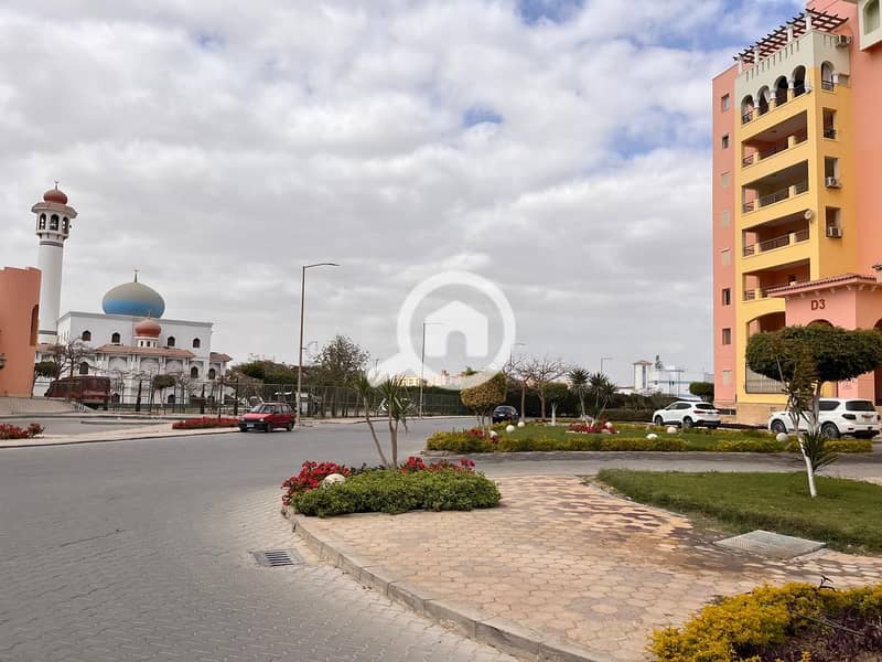 4 ee90e292-adaf-4059-bdba-579894ca484e. jpeg