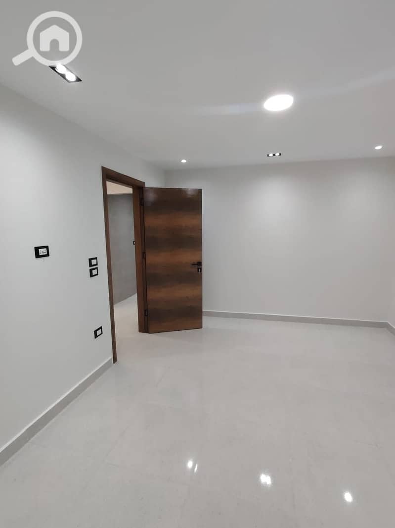 5 WhatsApp Image 2025-09-23 at 11.43. 14 PM (2). jpeg