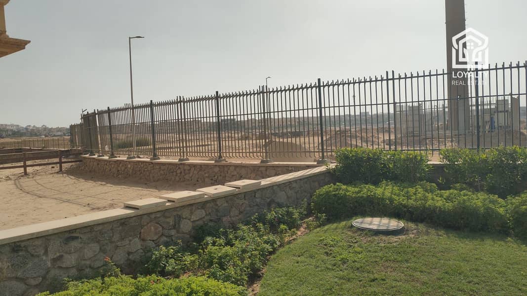 4 03a6b5ab-2780-4f95-8165-85347b42f7e8hydepark. jpeg