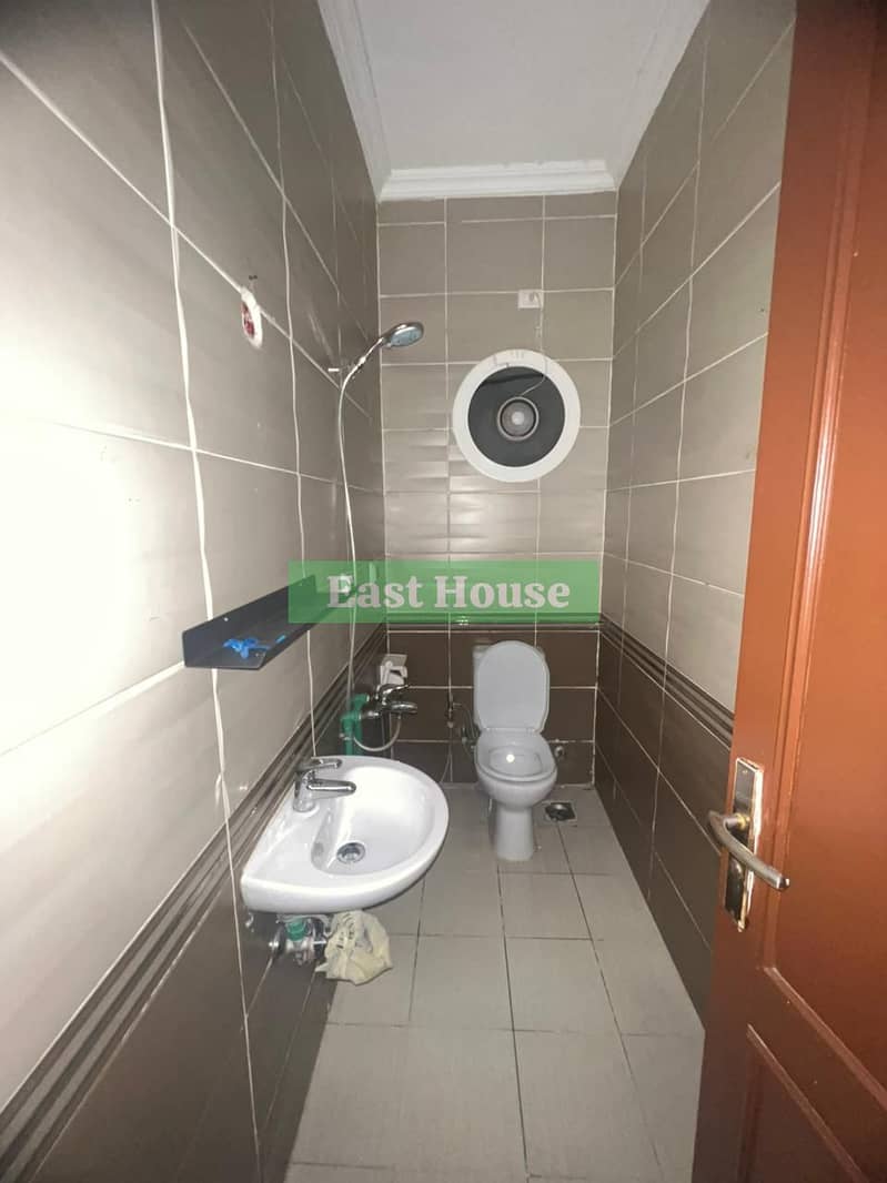 4 2d285f5b-9b66-413b-bf6a-8ba6b650167a. jpg