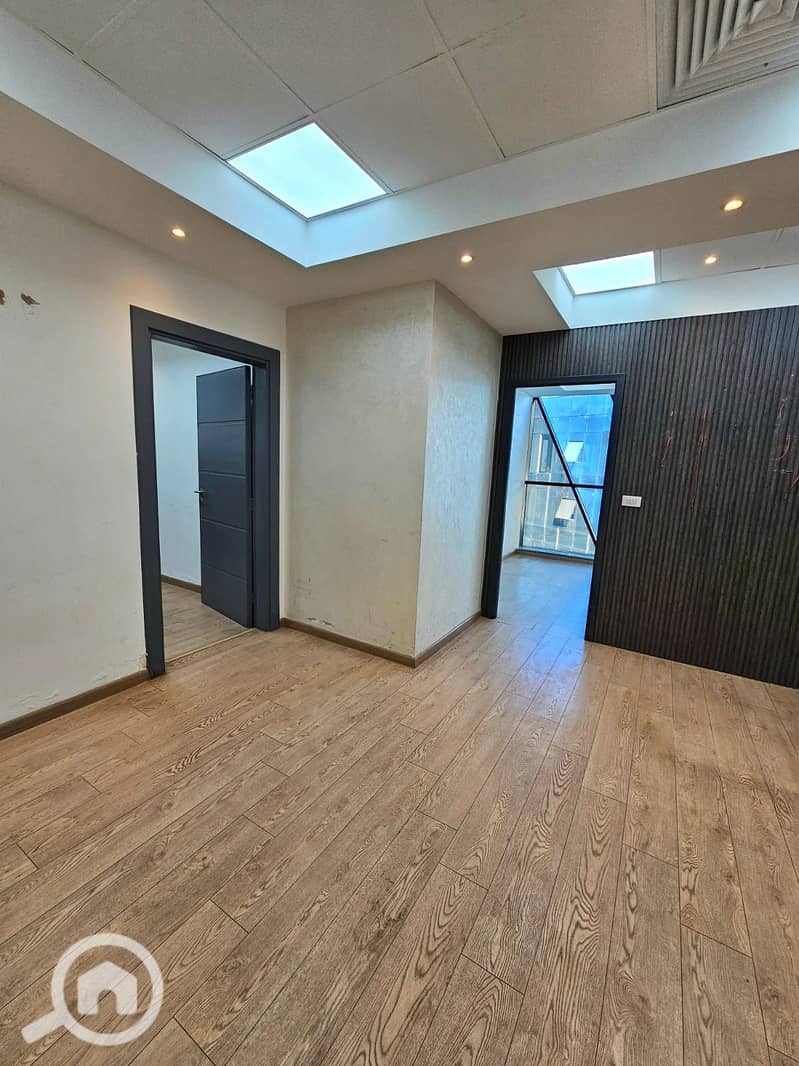 6 129e9caf-2bf4-49b6-b9b5-ebe8d1ba1eb7. jpeg