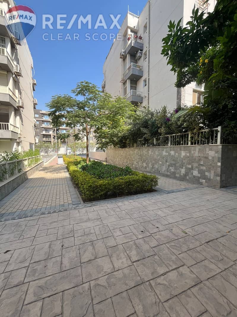 2 08f40f47-a39b-41c0-83c4-7f6e74cc639a. jpg