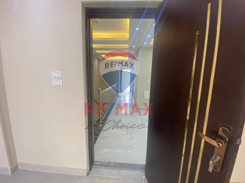 27 2fb8b783-353a-46cc-b823-d78637513c67. jpg