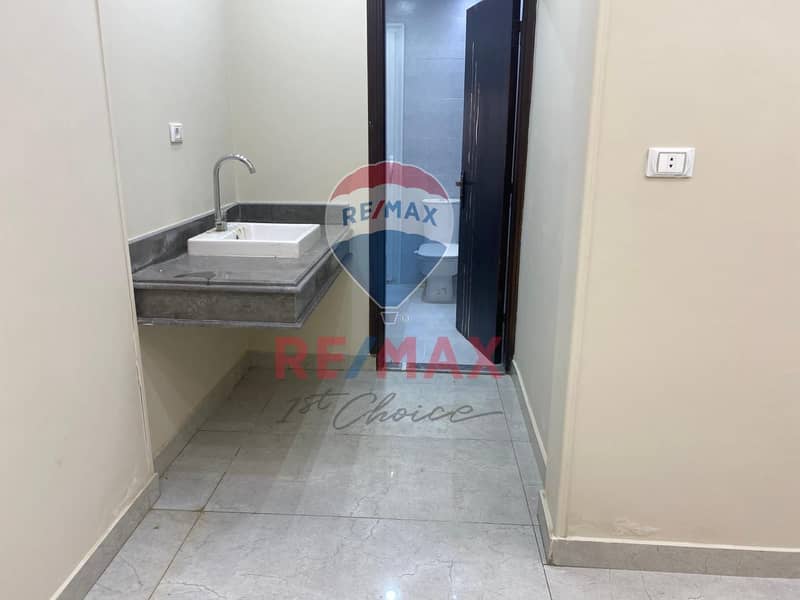 34 5851d7b4-9b80-4d60-ba3c-3215129c9759. jpg