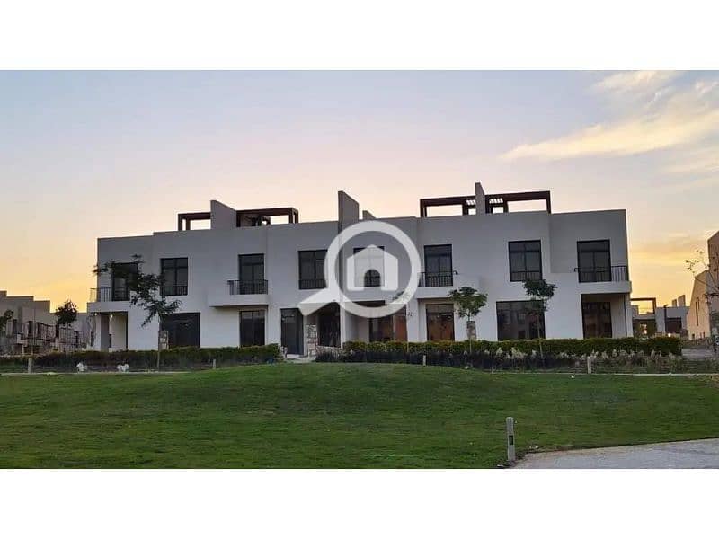 6 O West Orascom 11. jpg