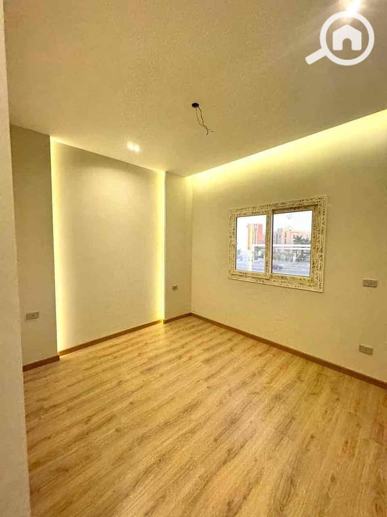 2 512f69e7-9f05-4ee4-98a1-afd6d6f10de9. jpg