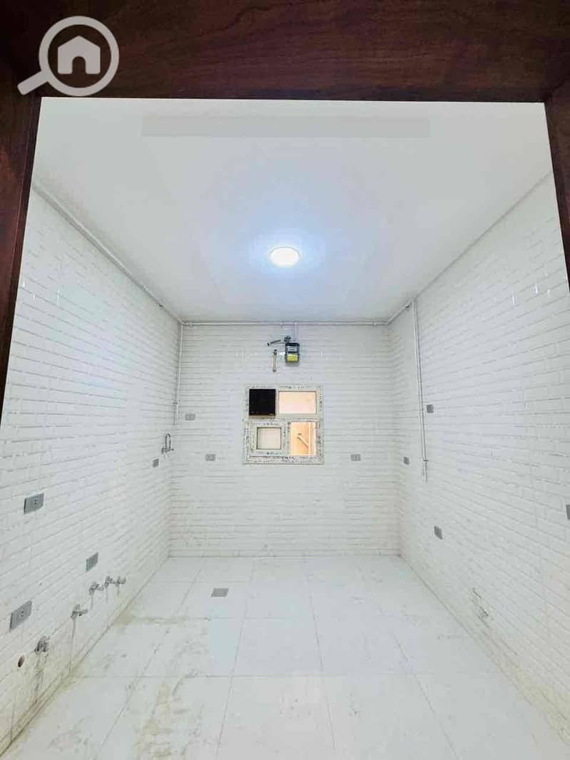 5 93554ed0-aab8-47c7-a3d4-aafe91e1bc34. jpg