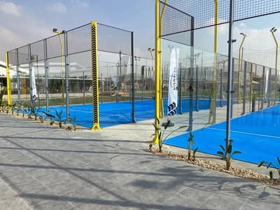 أرض تجارية  للبيع في مدينة الشروق، القاهرة - ‎ملعبين بادل اديداس اصلي استيراد اسبانيا استعمال جيد بحالتهم