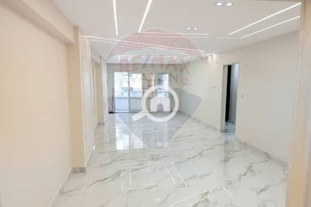 فلیٹ 3 غرف نوم للايجار في سموحة، الإسكندرية - 1. JPG