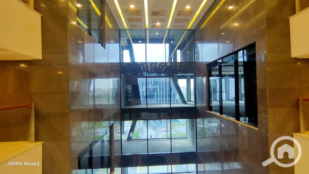 2 372fa314-5e22-4992-b64f-6d14293de5d0. jpg