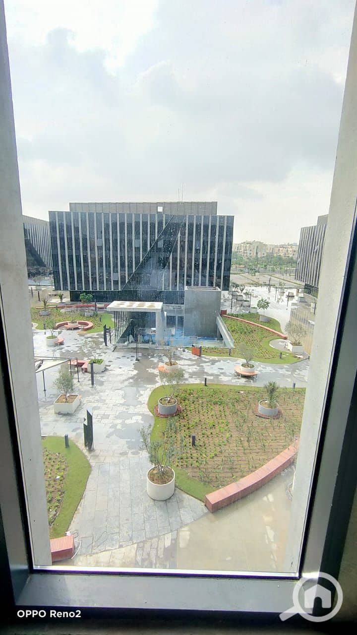 7 57f041a2-e0ee-4b04-adc6-7a7a3a8c8525. jpg