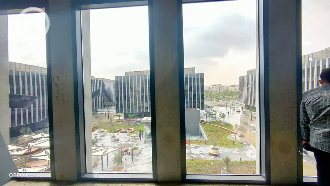 10 e7ab8a3f-e743-4ddf-810a-caa0946e069b. jpg