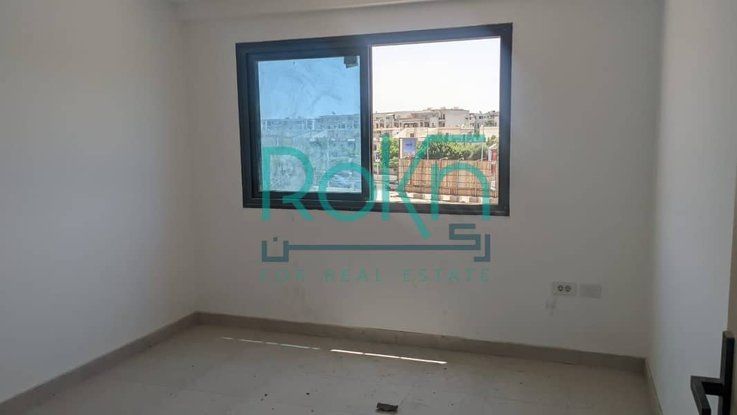 4 2667cf9c-5025-4110-82b2-25bd5a5aa1fd. jpg