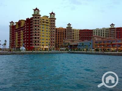 2 Bedroom Chalet for Sale in North Coast, Matruh - تقدر تسلم الان في ارقي مكان في الجولف شاليه امام مرسي اليخوت مباشرة