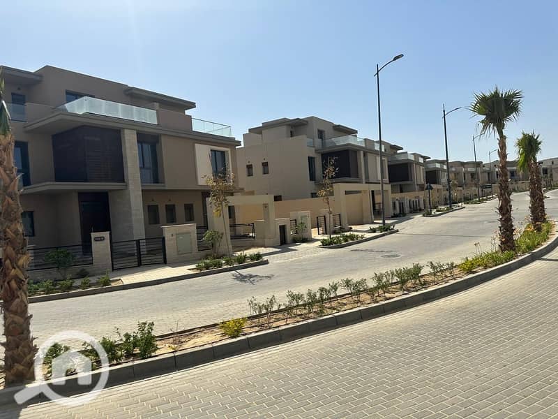 7 d92eef8b-f04e-48c7-bfed-e762613aa53c. jpg