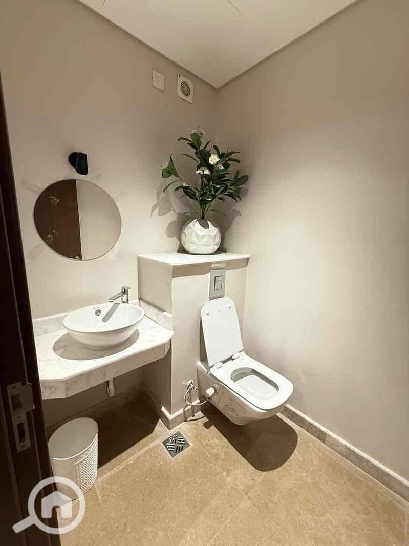 10 d0e57167-ec99-4e63-be2a-81295c525ea0. jpg