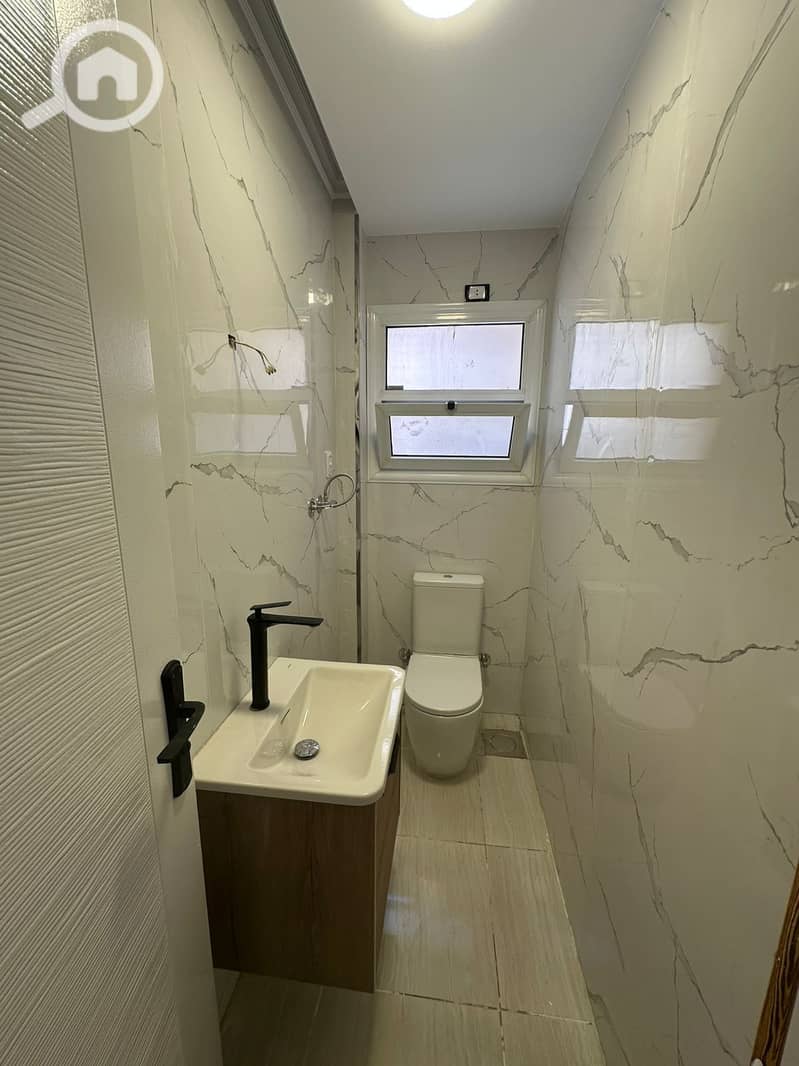 4 2e7d2f6a-1667-4573-9eee-75ec5cbdc420. jpg