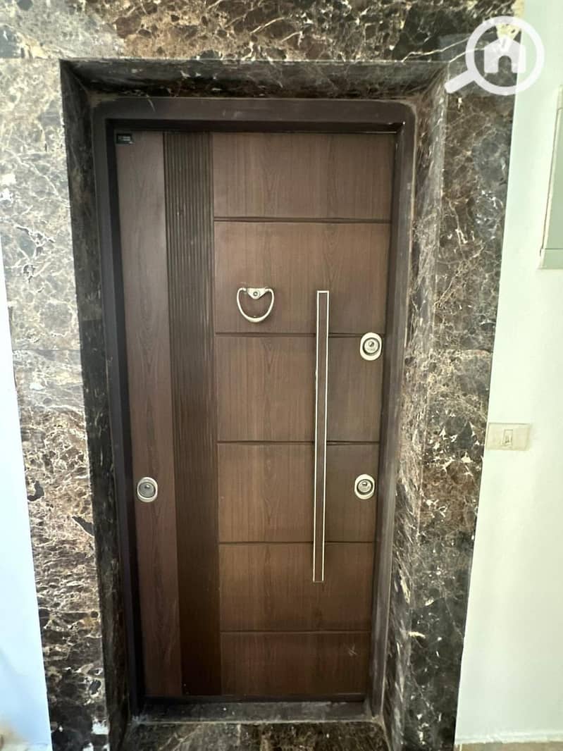 8 090a33e7-8756-4529-a926-e018fda05c33. jpg