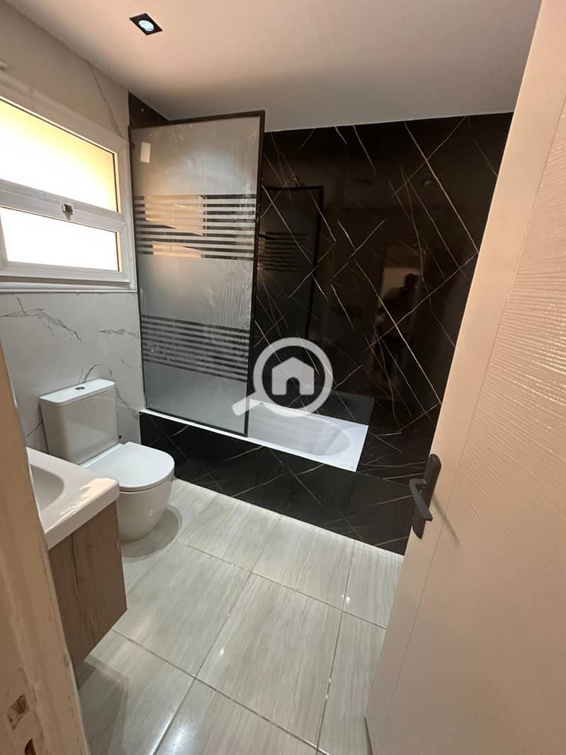 12 a08a7b1f-586c-4b6f-8a59-868d2f245039. jpg