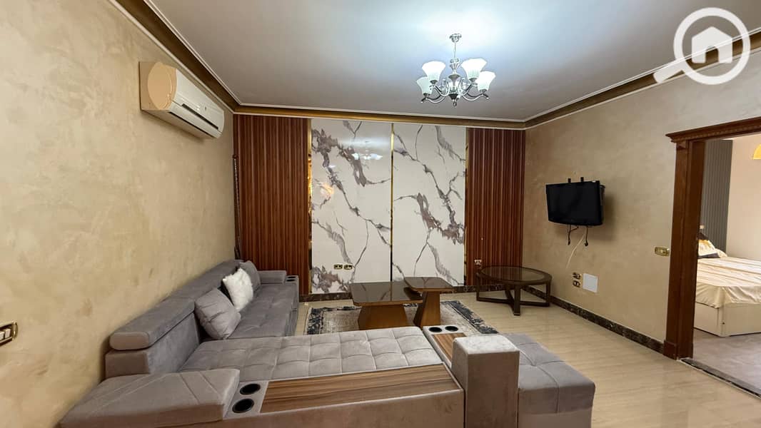 13 c869db4b-c456-4c13-8115-117e6d43cc8c. jpg