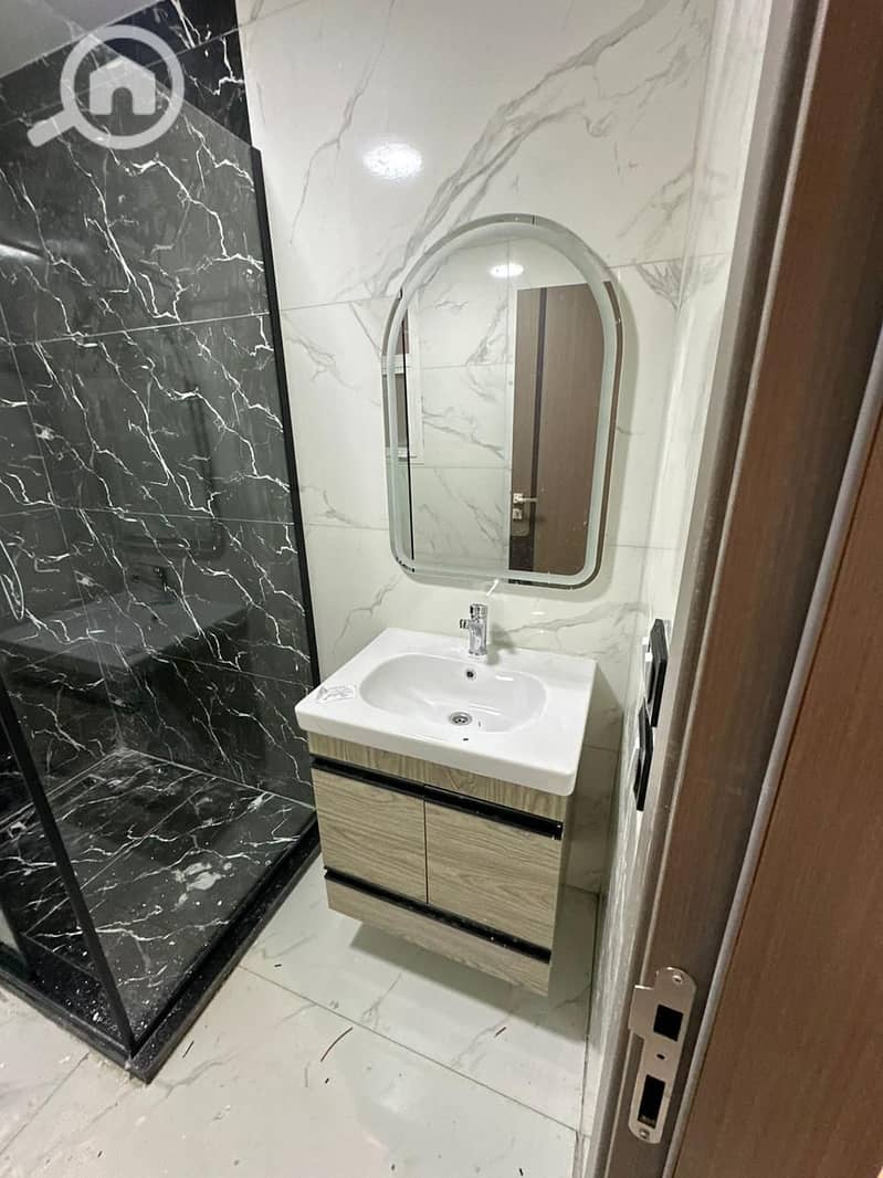 14 ca1d9fbe-7a84-47be-b7de-fe0a758d27dd. jpg