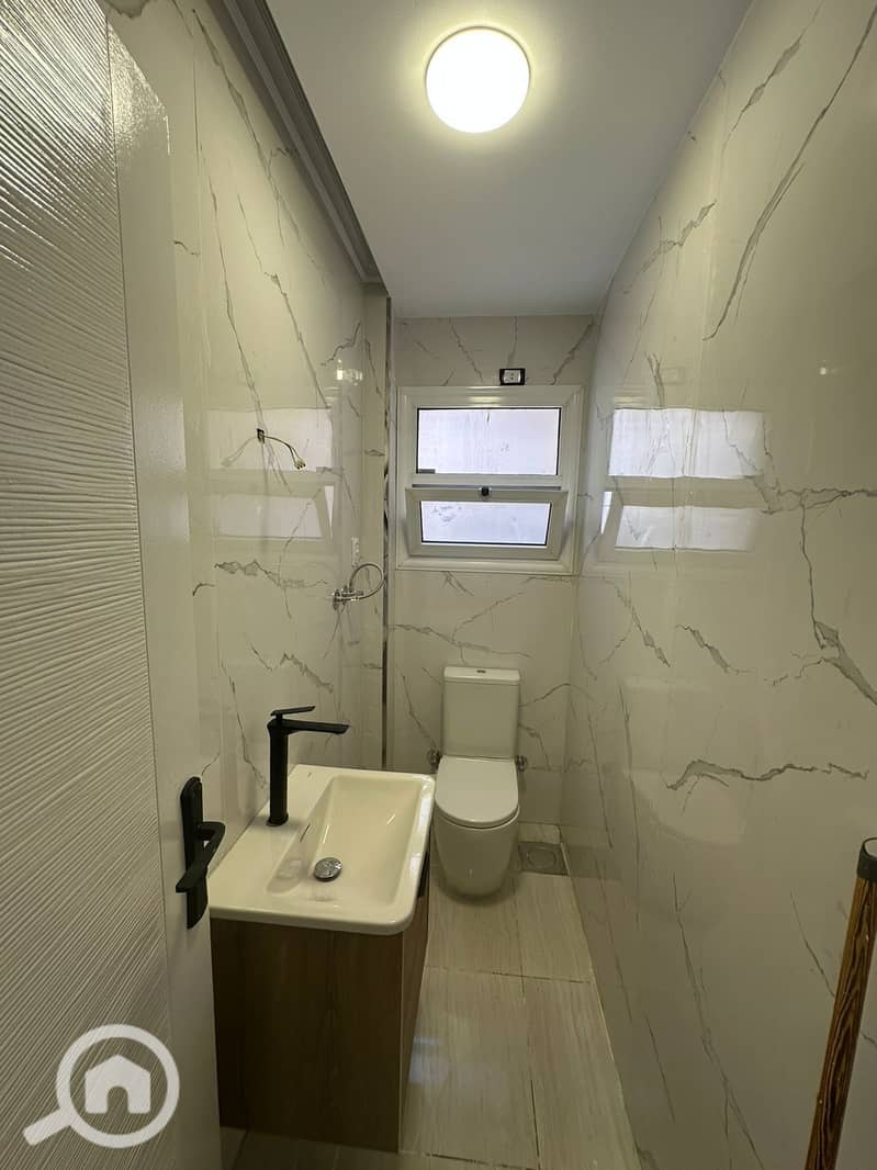 15 d3e16091-07fc-46c7-a4f8-cb9fb7867c25. jpg