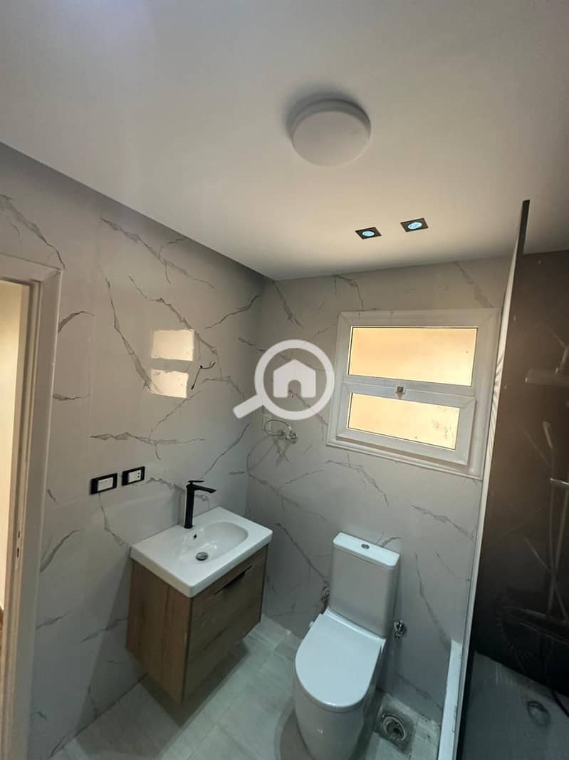 17 e7b699d1-50cc-4581-88b6-c87766533ad9. jpg