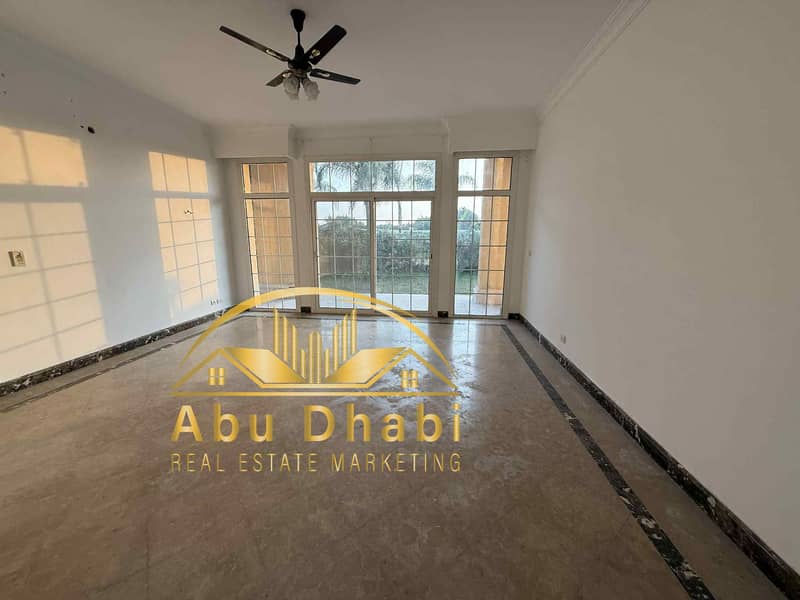 9 6eee8edf-9b95-4f97-a63c-83c371627eb3. jpg