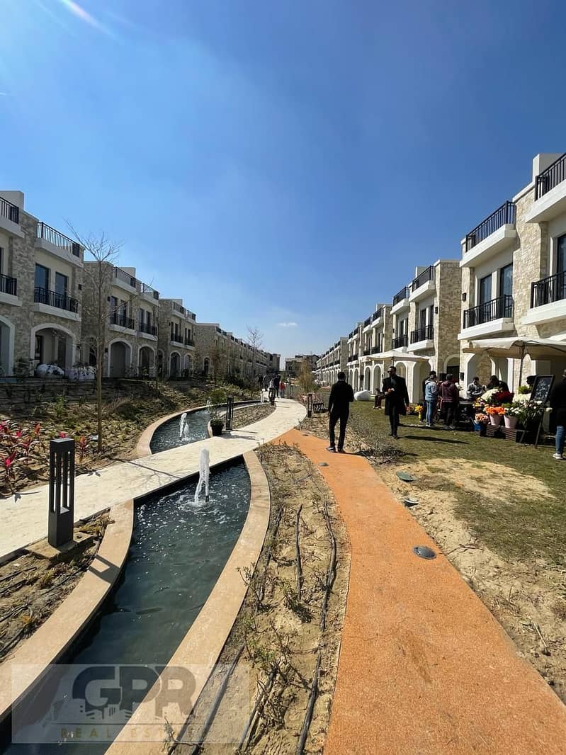 8 e3a6d285-2922-4395-9a5f-a3a13e16617f. jpg