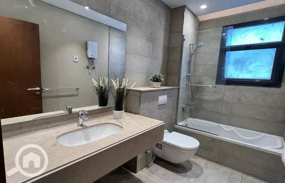 4 7701bfd0-6815-47d0-b5b3-845bd2a99e85. jpg