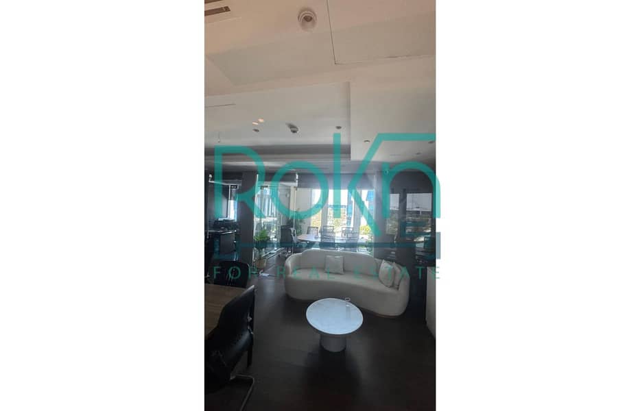 10 4f0b2dc3-adbb-485a-81f0-7e9ccb1959ae. jpg