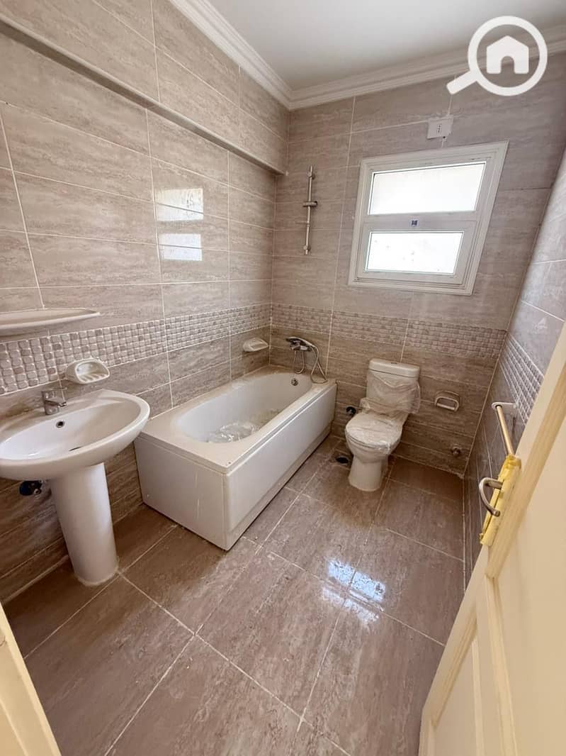 12 9dbf5cec-2e9d-4639-bf97-3b60221864cb. jpeg