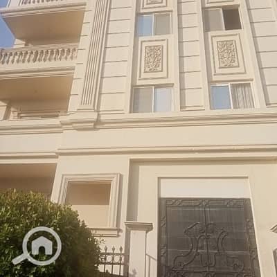 3 Bedroom Apartment for Rent in New Cairo, Cairo - For rent, a ground floor with a garden in Al-Bunafseg Villas, First Settlement, pets are allowed.