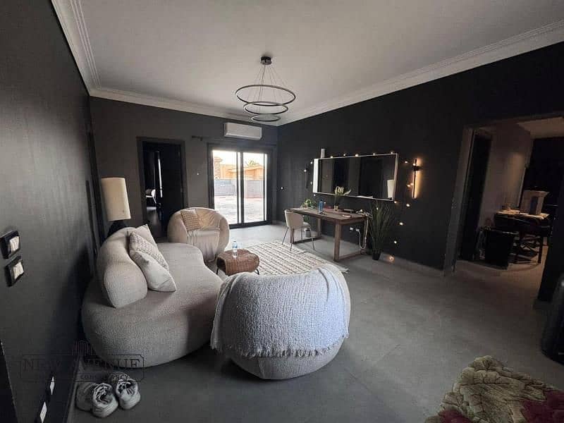 8 a68fe7a4-1f1a-42cd-b8cc-eefa3b56bb86. jpg