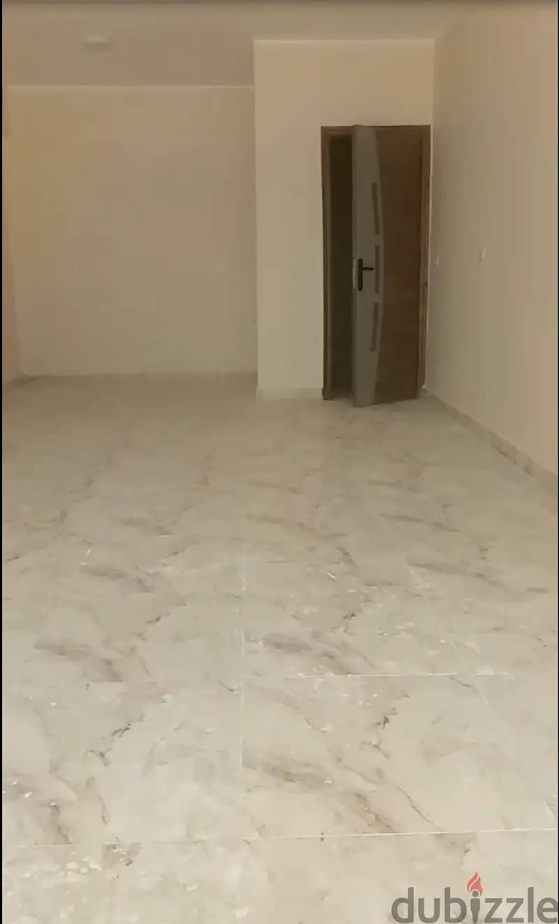 محل للايجار بالواحه علي الشارع الرئيسي