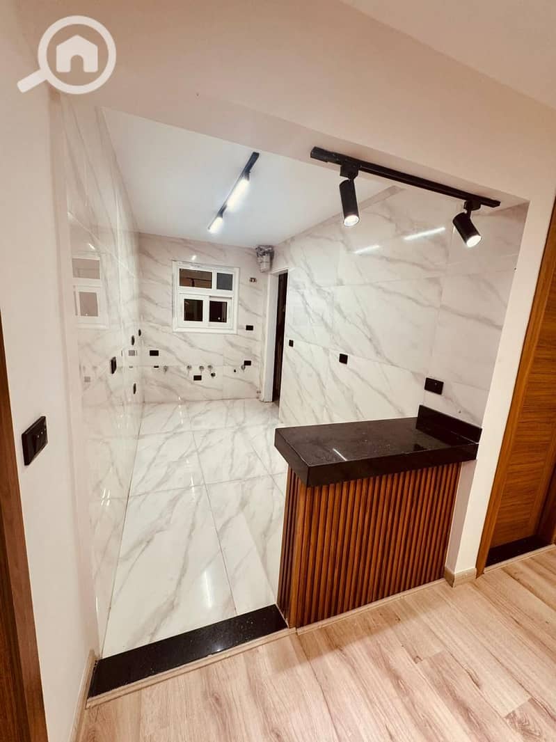 5 954e40c3-6f81-40ca-a000-ee82203477c4. jpg