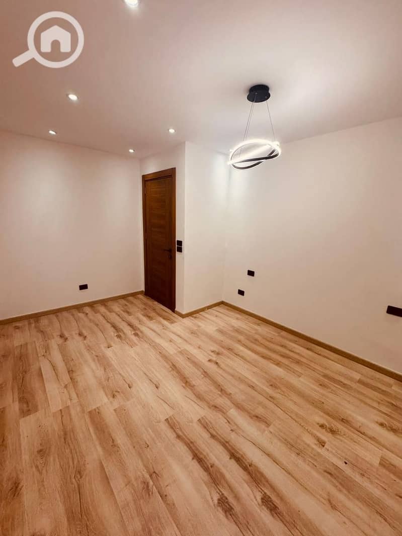 15 5b0089dd-8a5b-4974-88ce-a61d6e10b401. jpg