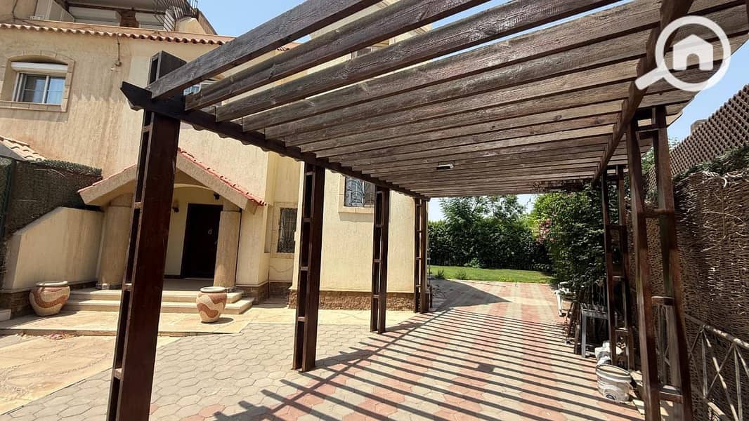 4 1f27e2b3-d13b-4edf-92a5-c506685b25ce. jpg