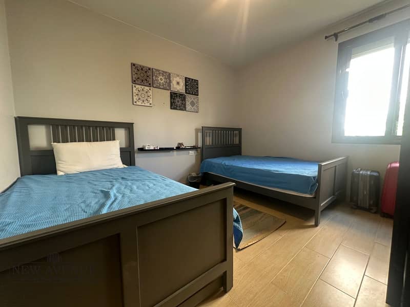 4 5bf99bb8-aa72-4656-b8ec-61a7c04ac315. jpeg