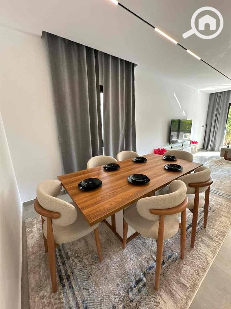 4 8046dc65-af8b-4755-a1a5-0e72b861180a. jpg