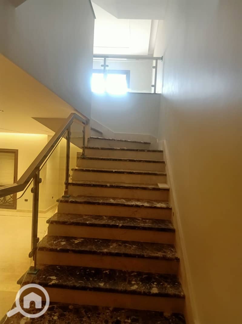 12 8189c36d-edde-42ac-826d-95c33514e99a. jpeg