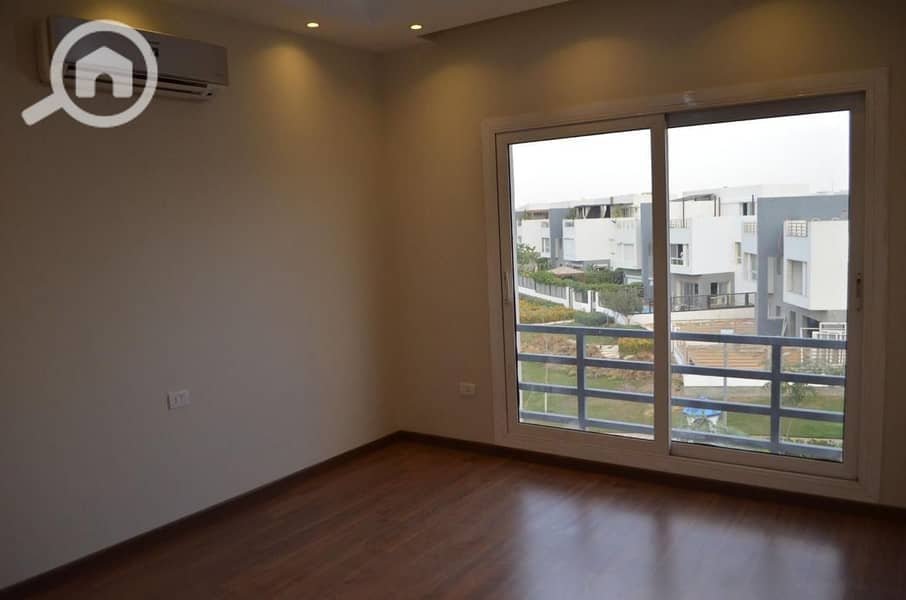 4 WhatsApp Image 2025-10-06 at 14.21. 04_5cdd6b27. jpg