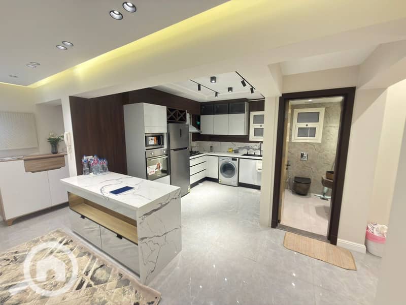 3 3059b599-3d80-4199-b34b-0ee1001927e1. jpeg