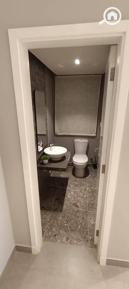 4 d0da4e3d-3e9d-4479-9350-53a2d5aea1b3. jpg