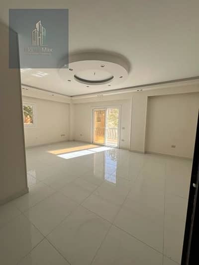 Office for Rent in Sheikh Zayed, Giza - مقر اداري للإيجار يصلح لجميع الشركات علي شارع البستان بالشيخ زايد