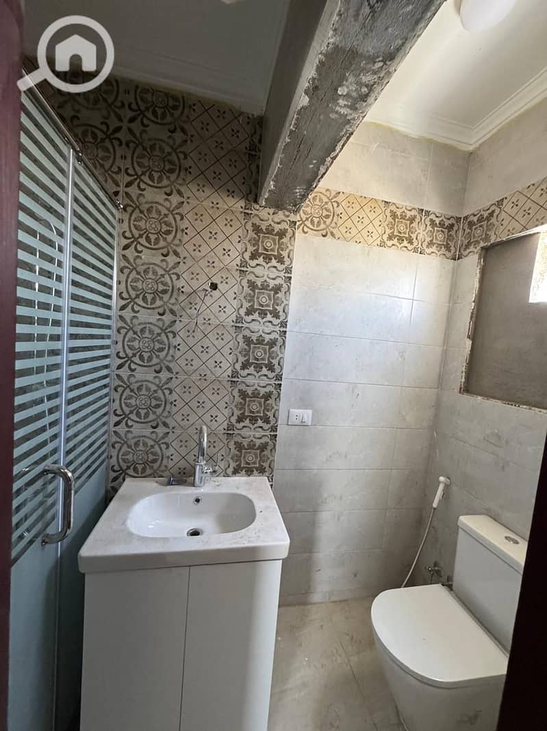 10 62114d9a-773b-4b73-8315-1ff2aa19db27. jpg