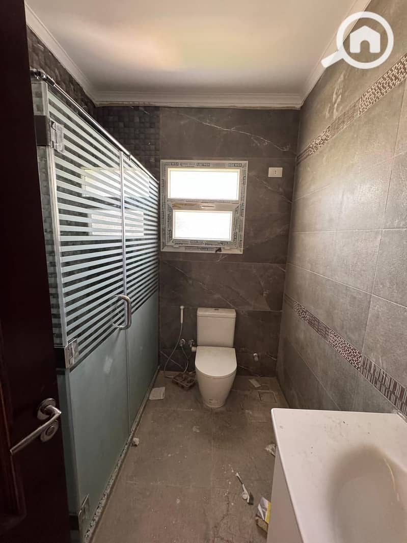 14 e93afa5f-0df5-4bb0-b07f-5332f1bf7b81. jpg