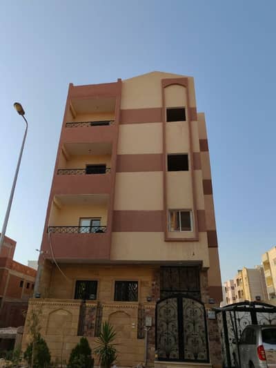 أرض سكنية  للبيع في مدينة الشروق، القاهرة - منزل للبيع بمنطقه النواادي
